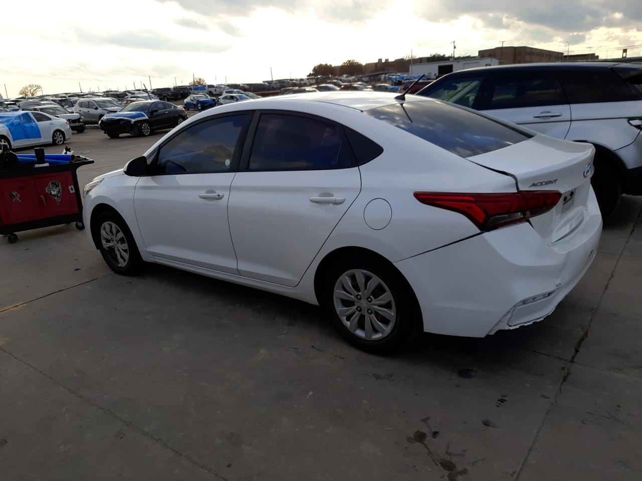 Image 2 of 2019 HYUNDAI ACCENT SE 2019 with VIN 3KPC24A36KE061225