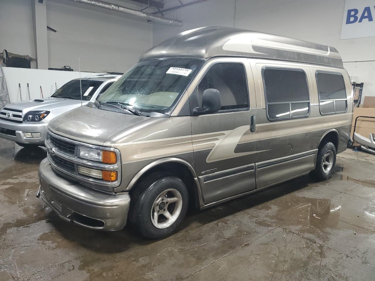 Image 1 of 1999 CHEVROLET EXPRESS G1500  1999 with VIN 1GBFG15R7X1047537
