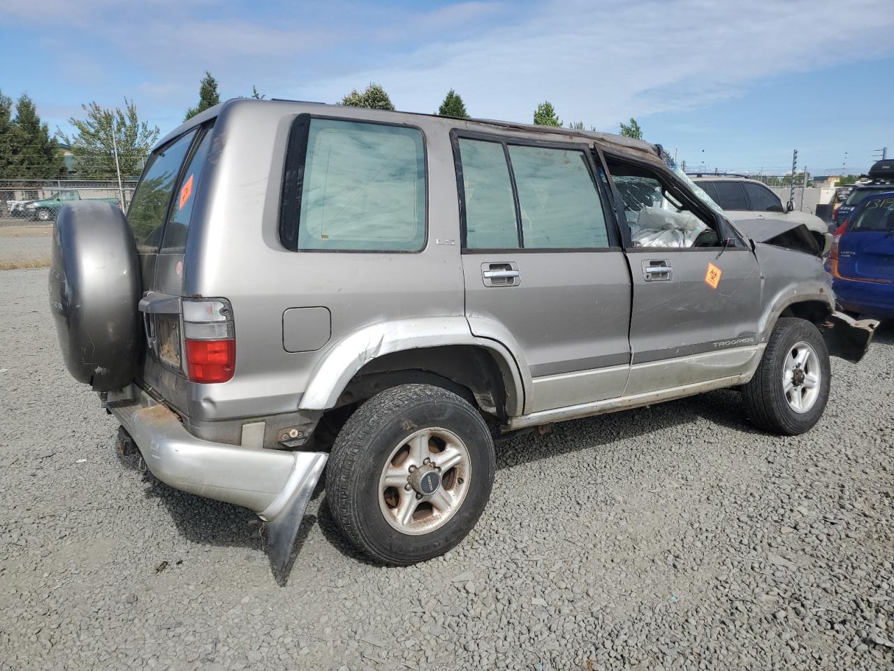 Image 3 of 2002 ISUZU TROOPER S 2002 with VIN JACDJ58XX27J04419