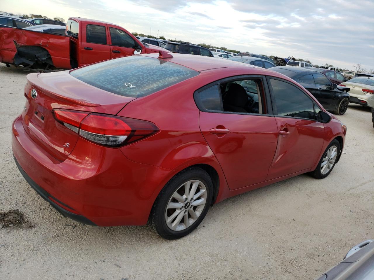Изображение 3 2017 KIA FORTE LX 2017 с VIN 3KPFL4A77HE085930
