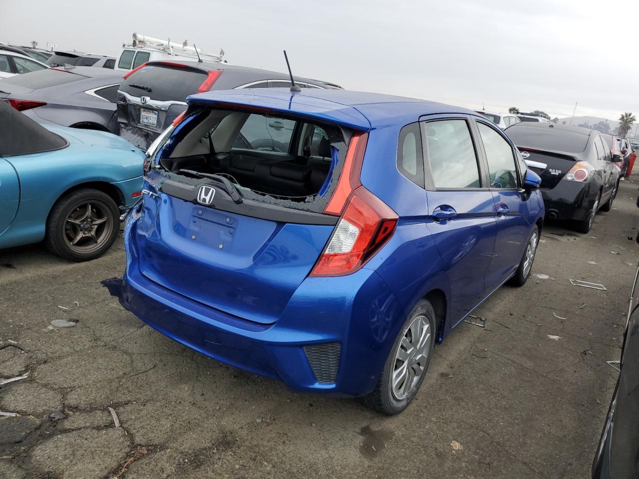 Изображение 3 2015 HONDA FIT LX 2015 с VIN 3HGGK5G56FM711779