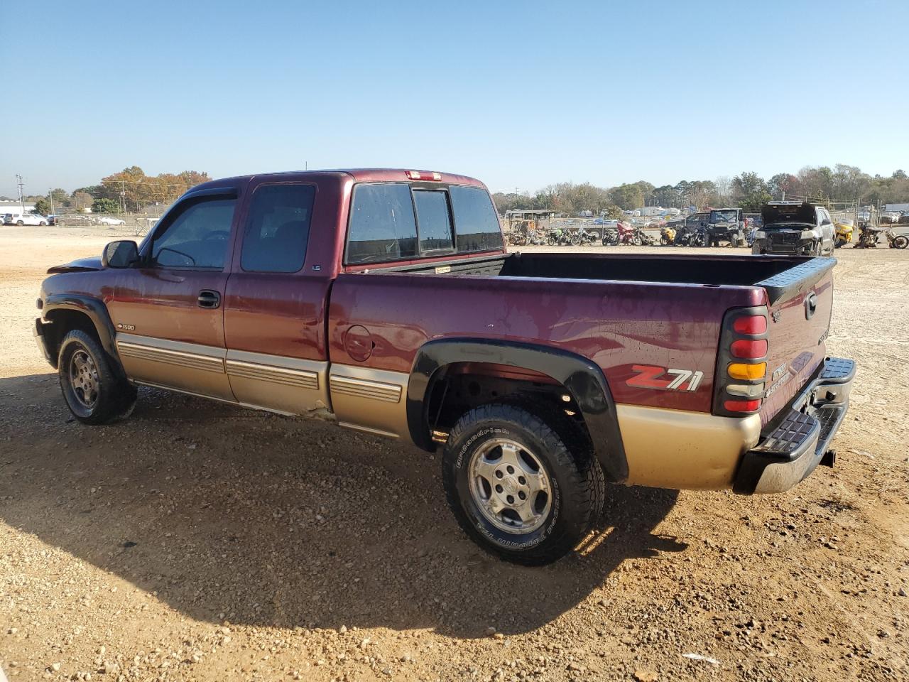Image 2 of 1999 CHEVROLET SILVERADO K1500 1999 with VIN 2GCEK19T8X1211562