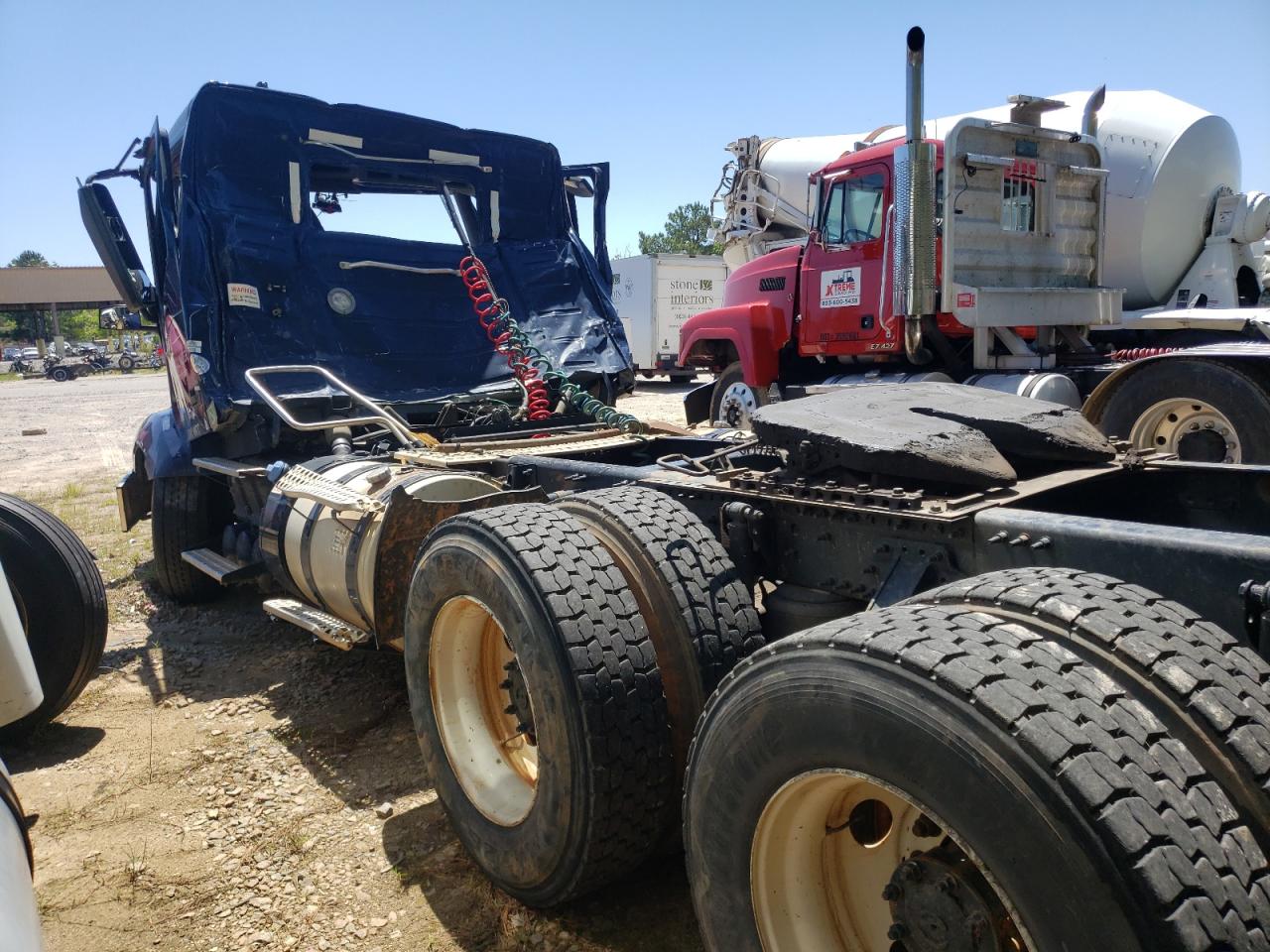 Image 3 of 2020 VOLVO VN VNL 2020 with VIN 4V4NC9EH2LN262517