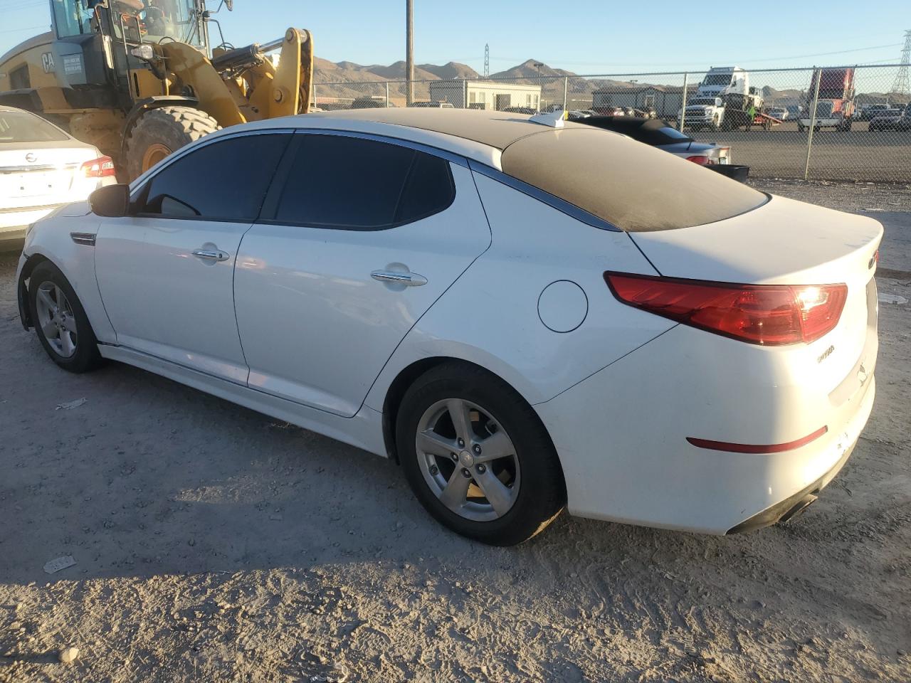 Изображение 2 2015 KIA OPTIMA LX 2015 с VIN KNAGM4A75F5662509