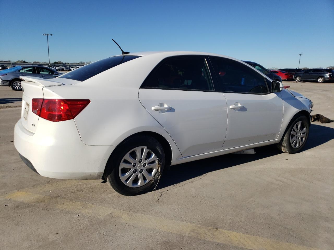 Image 3 of 2013 KIA FORTE EX 2013 with VIN KNAFU4A2XD5692666