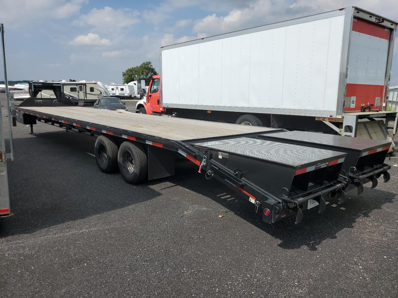 Image 3 of 2023 EAST FLATBD TRL 2023 with VIN 58SGF4024PE033120
