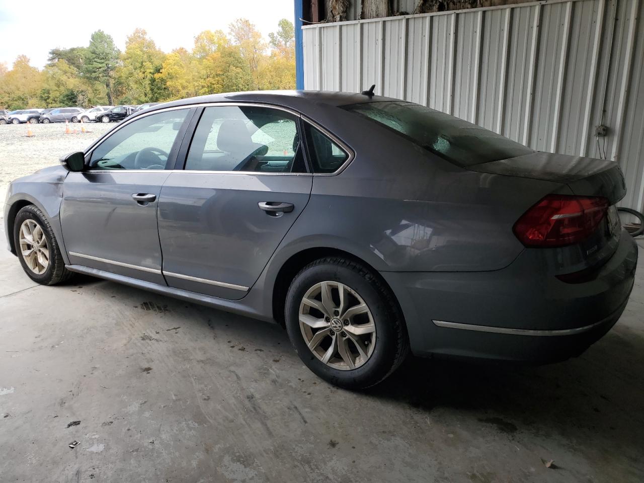 Изображение 2 Volkswagen Passat S 2016 с VIN 1VWAT7A31GC035729