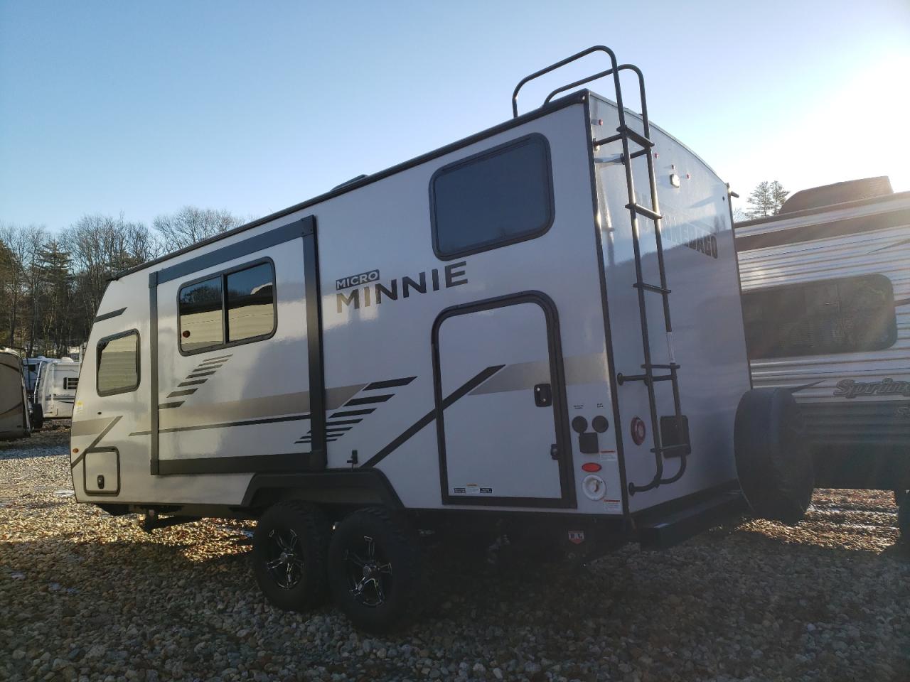 Image 3 of 2021 WINNEBAGO WINNEBAGO 2021 with VIN 54CTM2J24M3057643