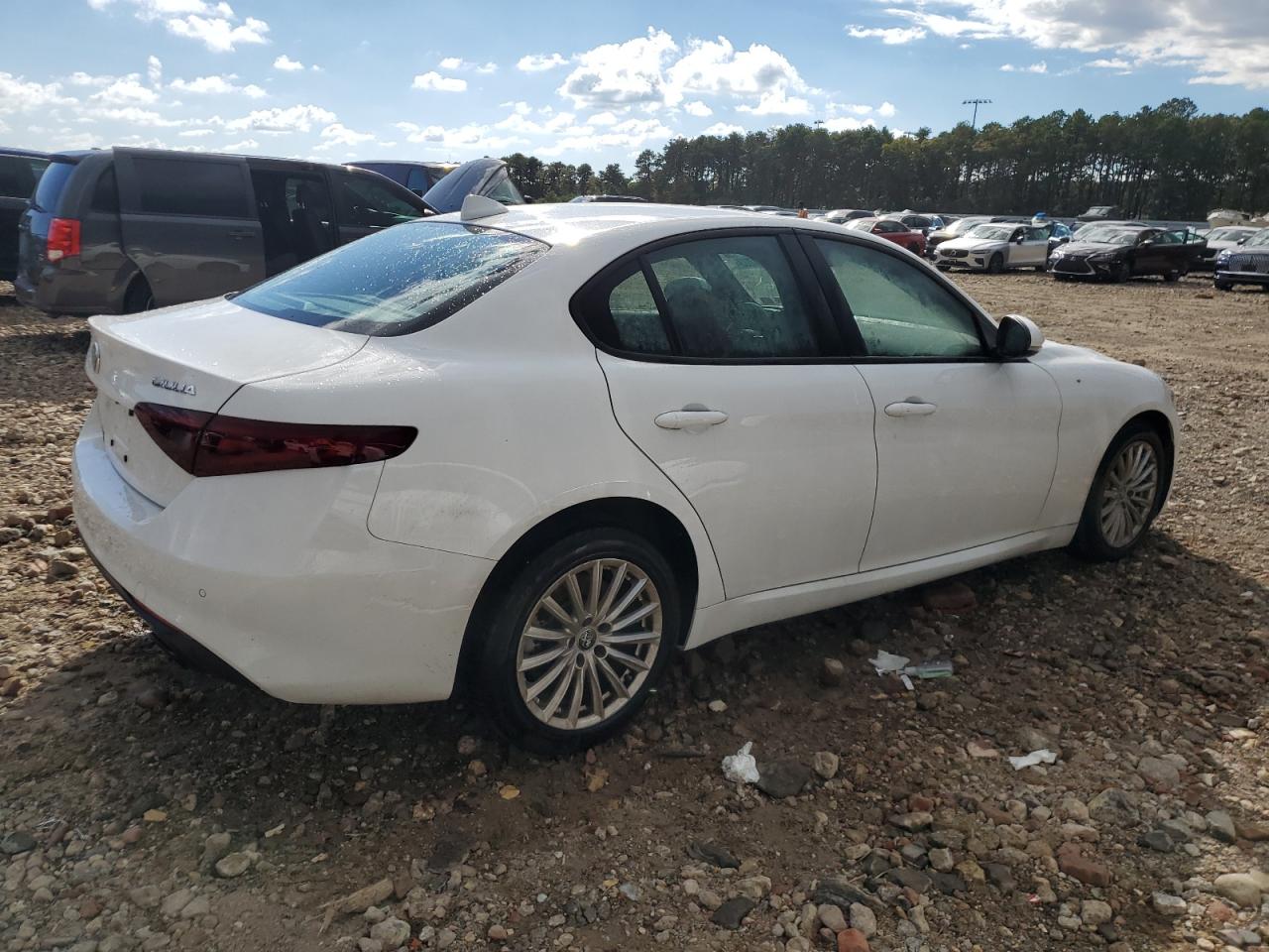 Изображение 3 2022 ALFA ROMEO GIULIA  2022 с VIN ZARFANAN4N7660481