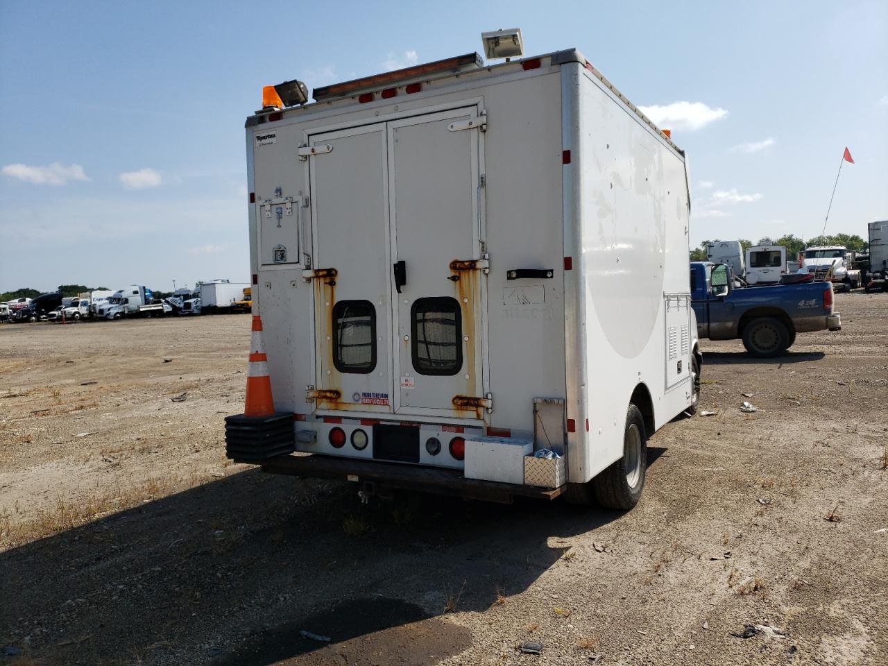 Image 3 of 2008 CHEVROLET EXPRESS G3500  2008 with VIN 1GBJG31K081108386