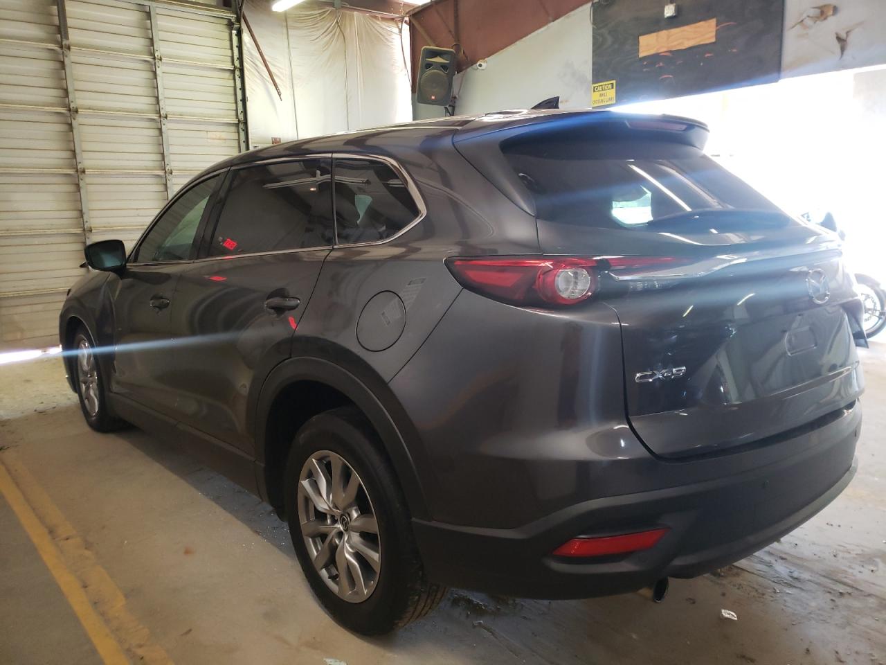 Image 2 of Mazda Cx-9 Touring 2016 with VIN JM3TCACY7G0125882