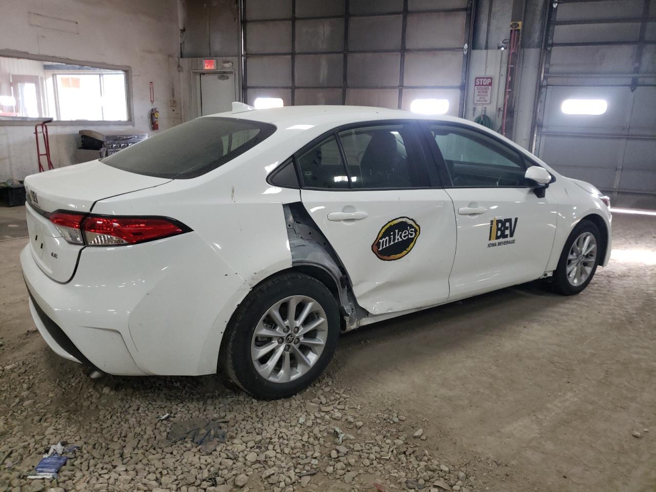 Image 3 of 2022 TOYOTA COROLLA LE 2022 with VIN JTDHPMAE1N3019615