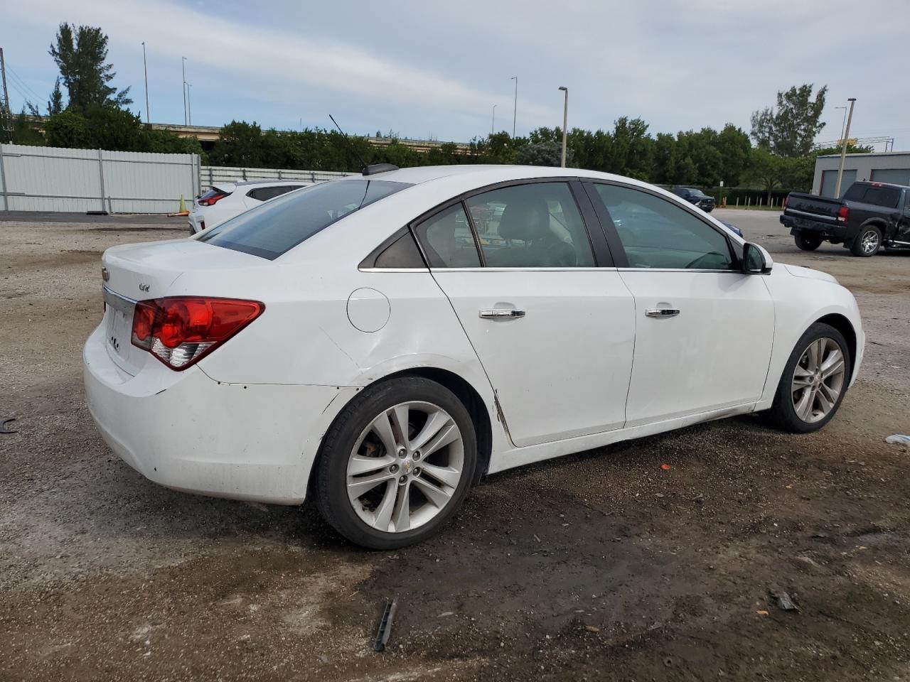 Obraz 3 z 2016 CHEVROLET CRUZE LIMITED LTZ 2016 z VIN 1G1PG5SB4G7225554