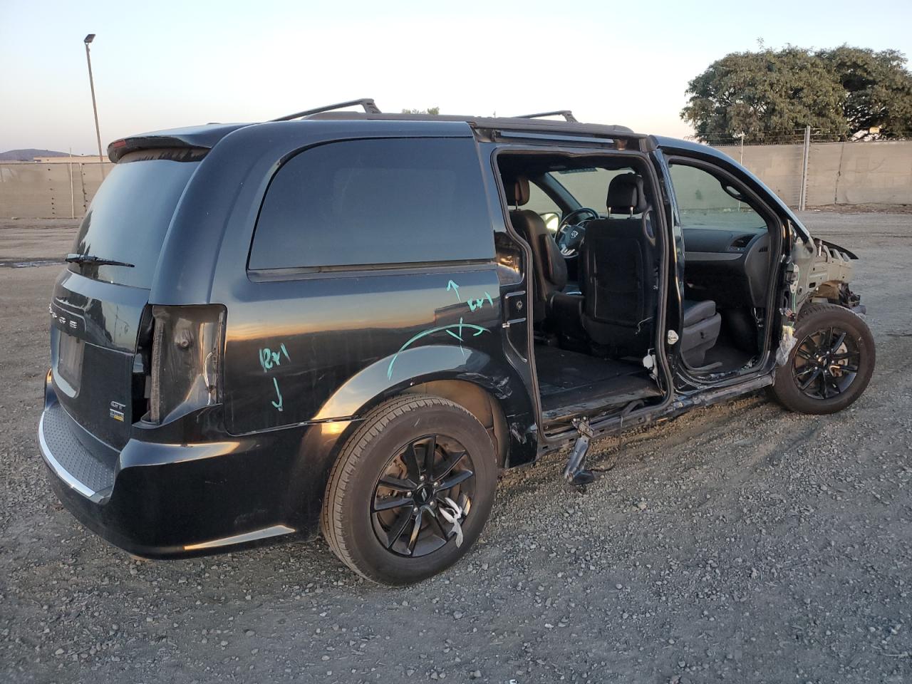 Image 3 of 2019 DODGE GRAND CARAVAN GT 2019 with VIN 2C4RDGEG0KR744555