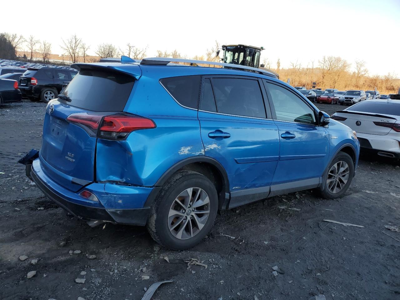 Изображение 3 2016 TOYOTA RAV4 HV XLE 2016 с VIN JTMRJREVXGD005495