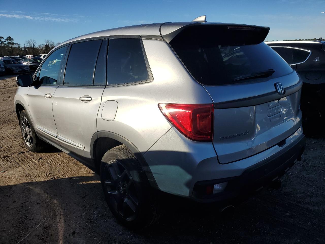 Image 2 of 2022 HONDA PASSPORT EXL 2022 with VIN 5FNYF8H53NB004035