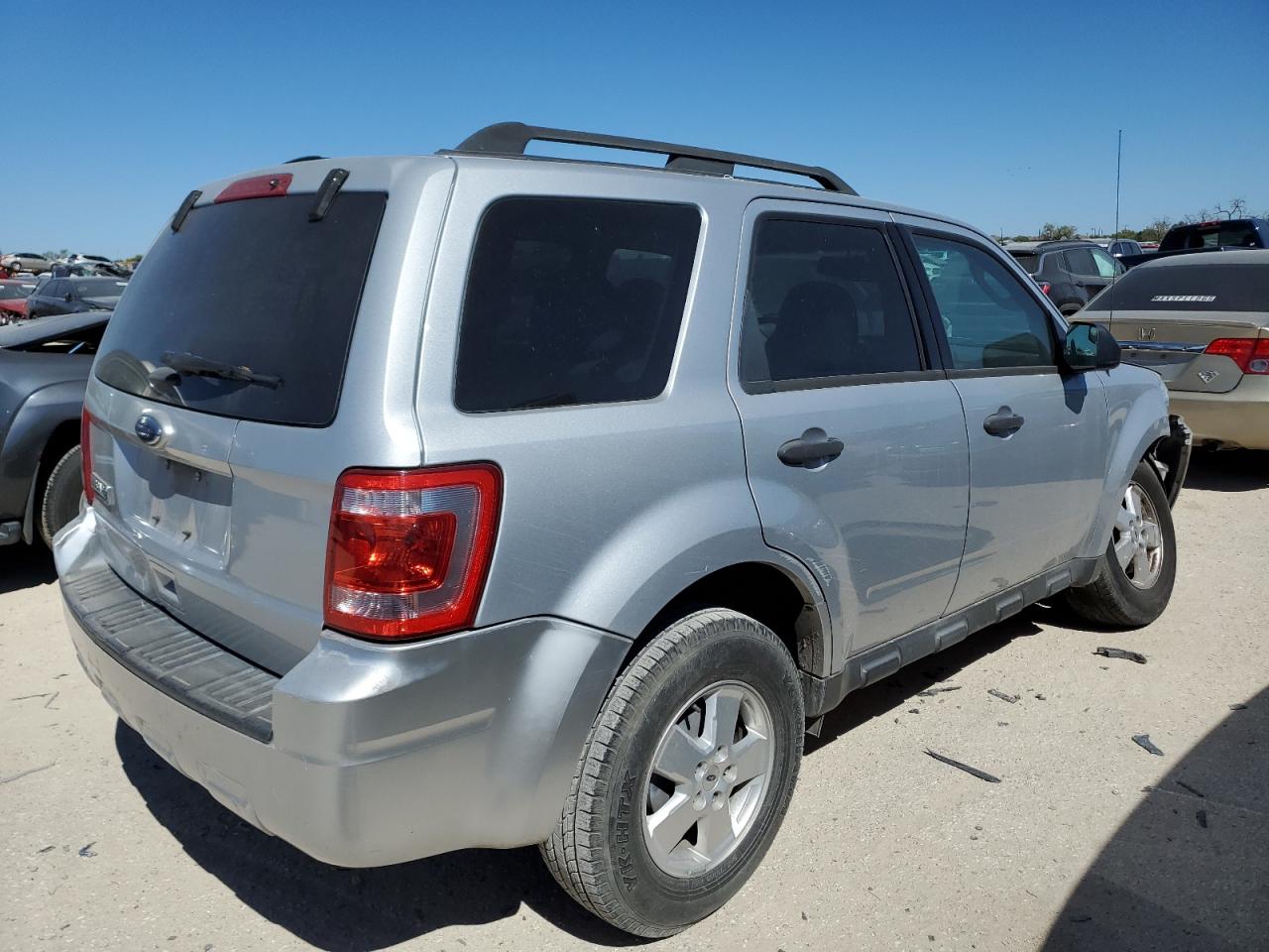 Image 3 of 2012 FORD ESCAPE XLT 2012 with VIN 1FMCU0D73CKC27647