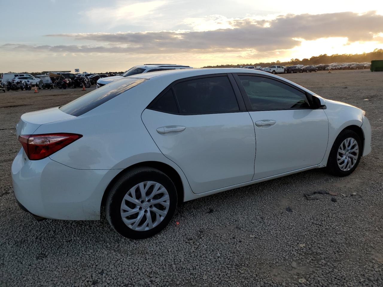Изображение 3 2019 TOYOTA COROLLA L 2019 с VIN 5YFBURHE6KP906714