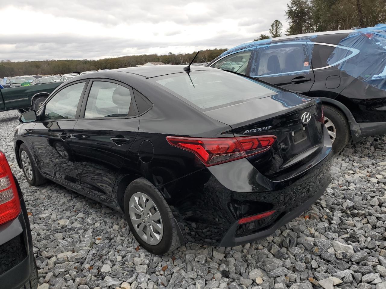 Изображение 2 2018 HYUNDAI ACCENT SE 2018 с VIN 3KPC24A32JE027863