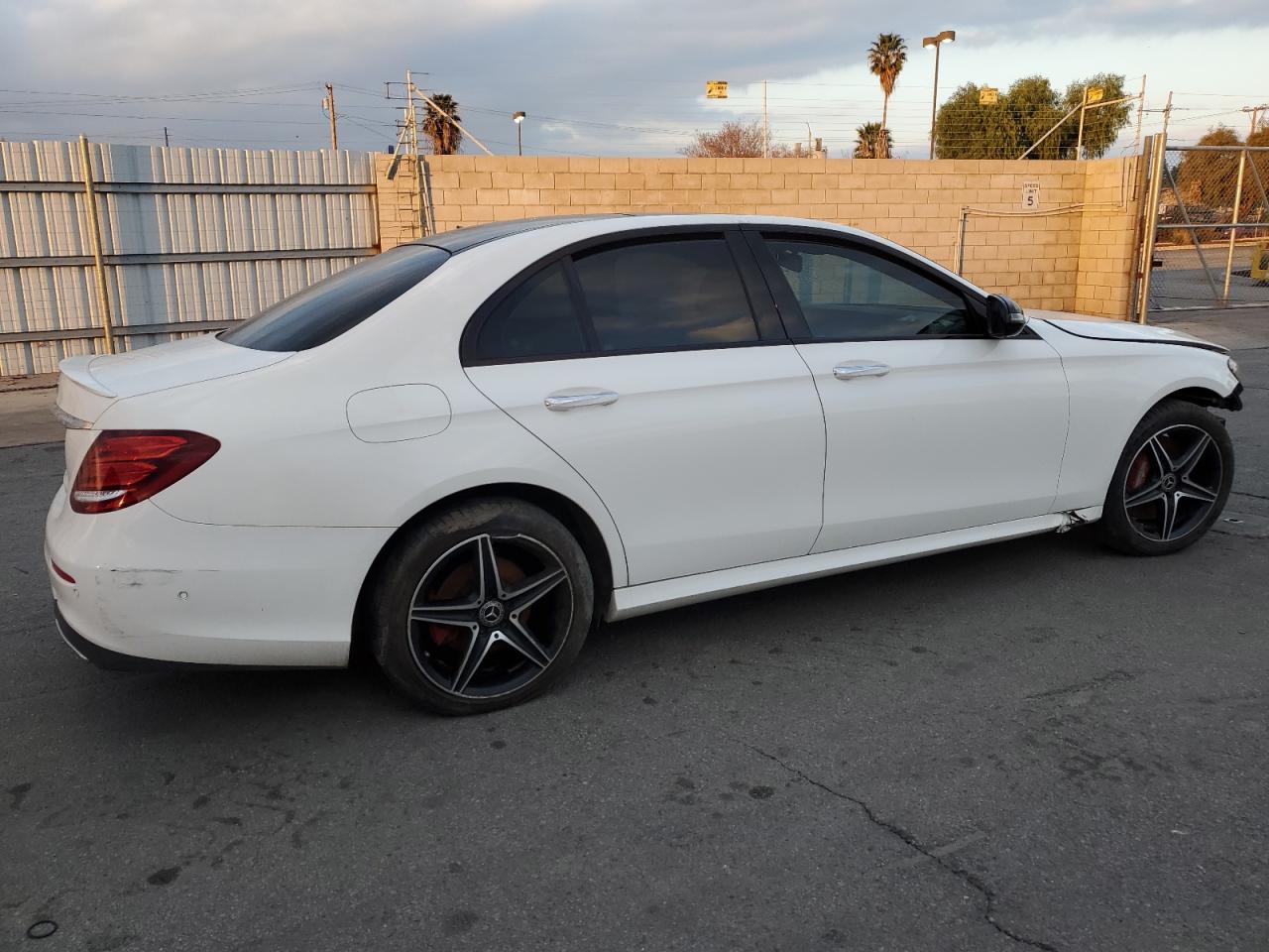 Изображение 3 2018 MERCEDES-BENZ E 300 2018 с VIN WDDZF4JB3JA468433