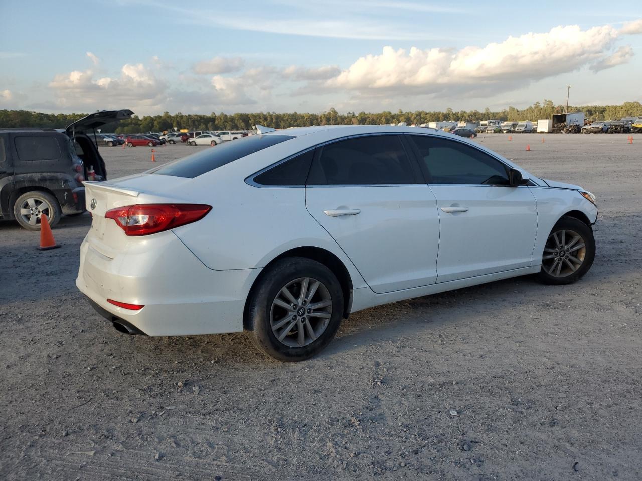 Image 3 of 2016 HYUNDAI SONATA SE 2016 with VIN 5NPE24AF3GH335194