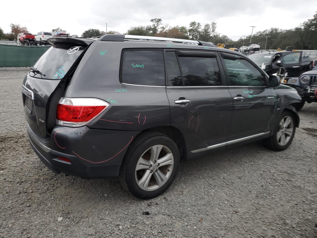 Image 3 of 2013 TOYOTA HIGHLANDER LIMITED 2013 with VIN 5TDDK3EH1DS217314