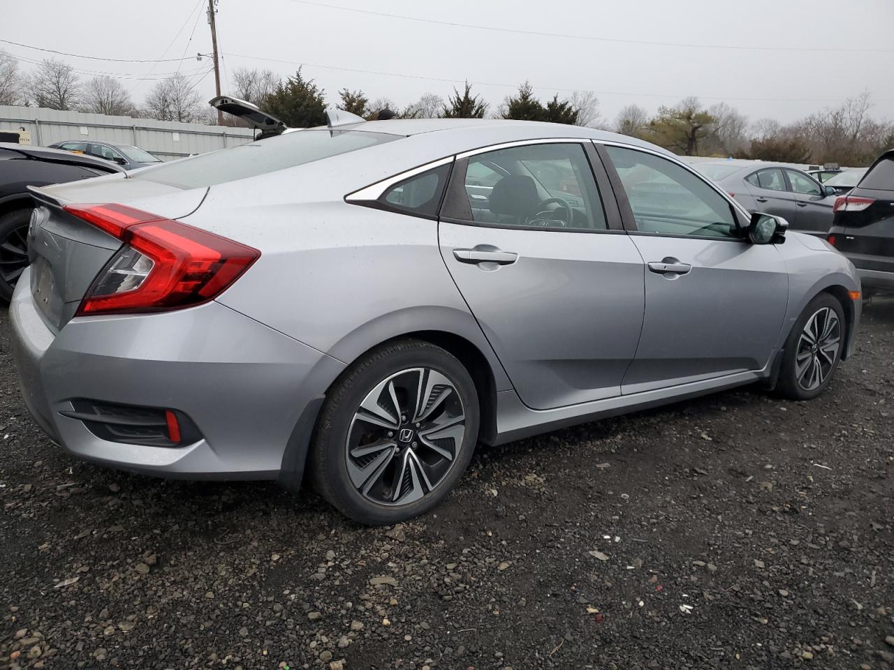 Image 3 of 2018 HONDA CIVIC EX 2018 with VIN 2HGFC1F41JH644607