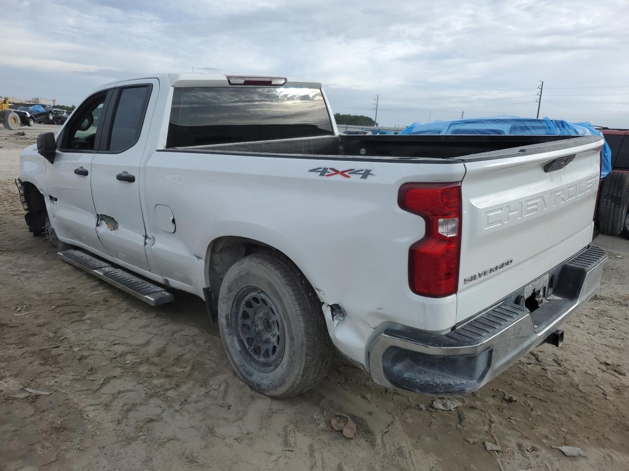 Image 2 of 2020 CHEVROLET SILVERADO K1500 2020 with VIN 1GCRYAEH7LZ178797