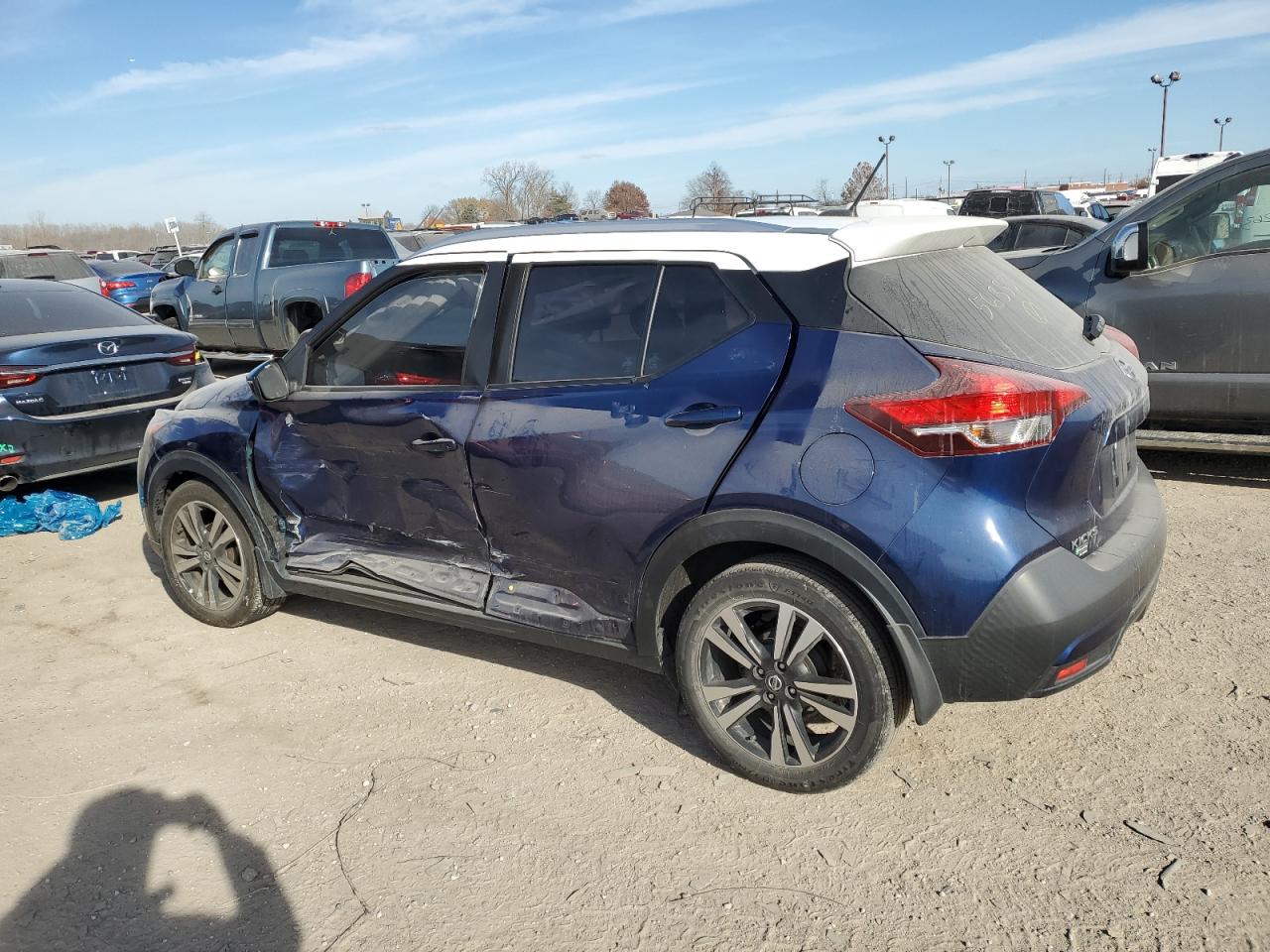 Image 2 of 2019 NISSAN KICKS S 2019 with VIN 3N1CP5CU1KL563331