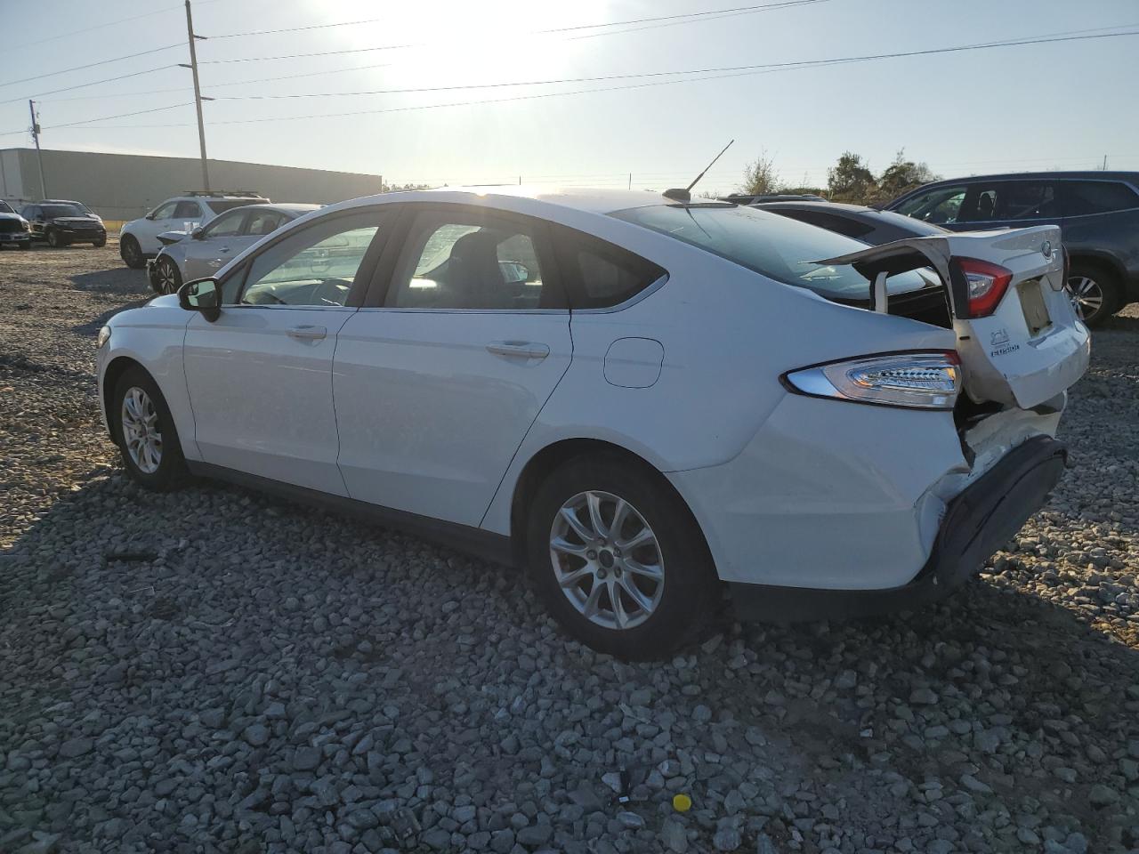 Изображение 2 2016 FORD FUSION S 2016 с VIN 3FA6P0G73GR101896