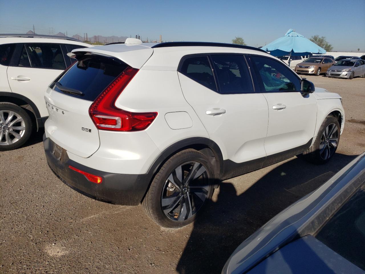 Obraz 3 z 2023 VOLVO XC40 ULTIMATE 2023 z VIN YV4L12UX0P2020192