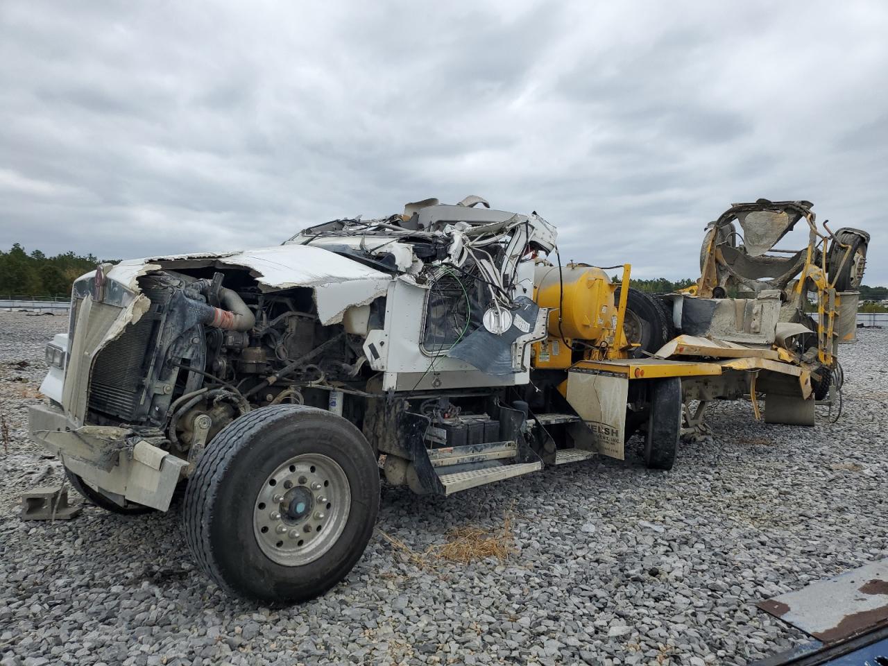 Image 2 of 2009 KENWORTH CONSTRUCTION W900 2009 with VIN 1NKWX0EX69J249677