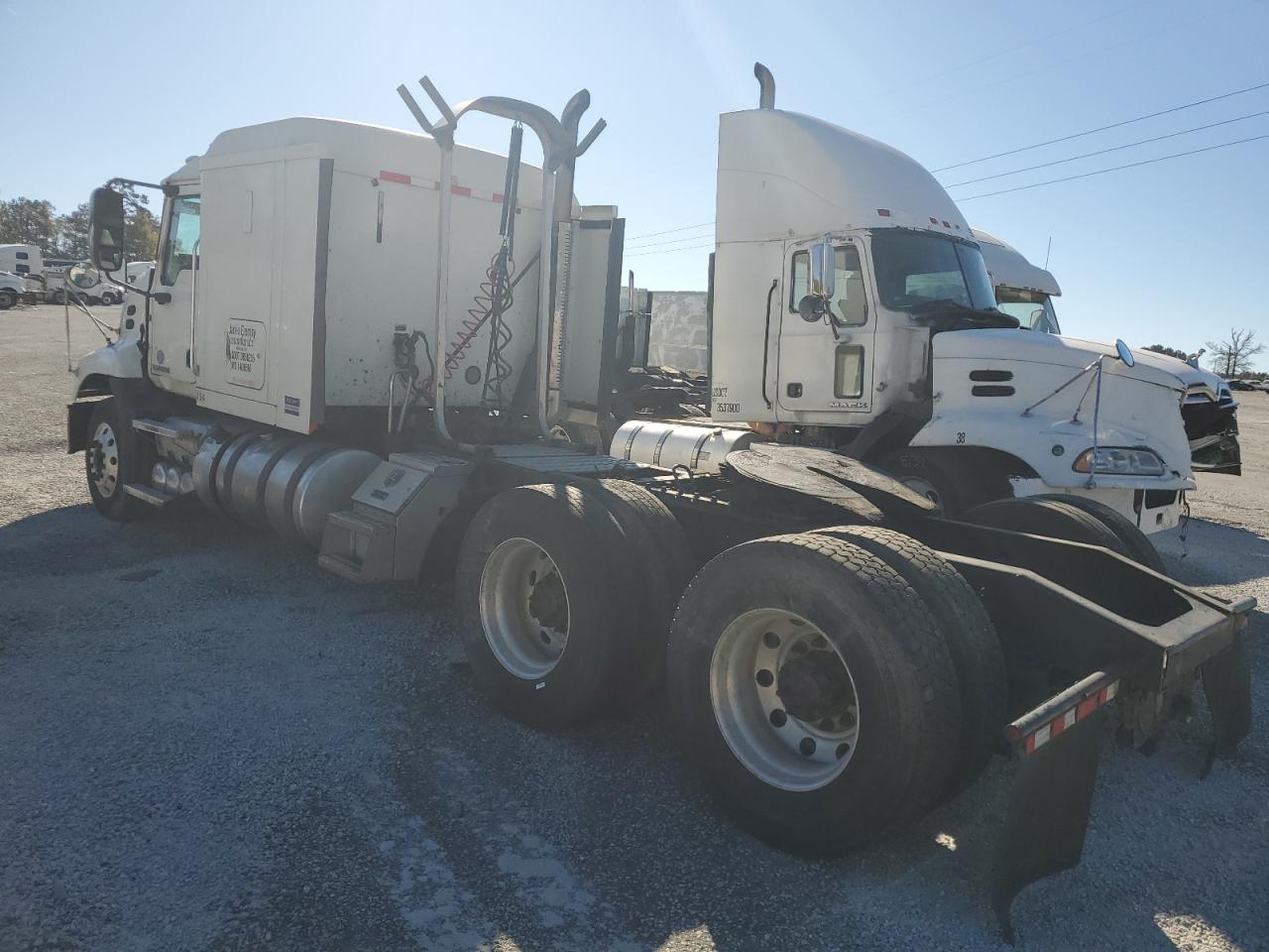 Obraz 3 z 2015 MACK 600 CXU600 2015 z VIN 1M1AW07Y1FM045223