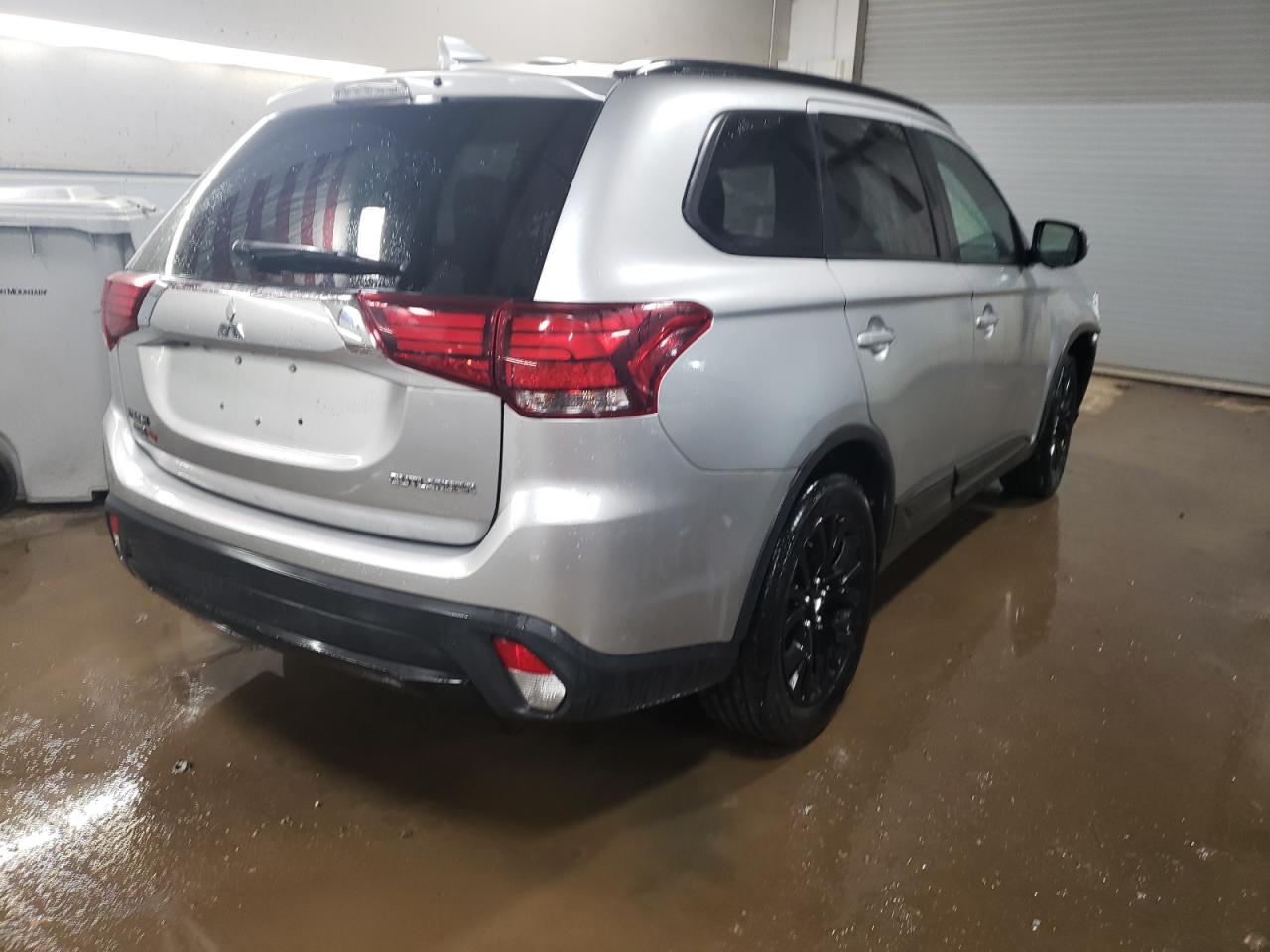Image 3 of 2018 MITSUBISHI OUTLANDER SE 2018 with VIN JA4AD3A30JZ053646