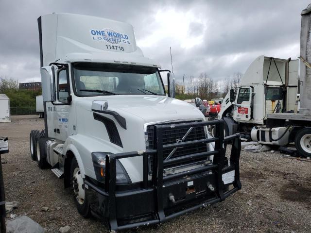 Image 1 of 2016 VOLVO VN VNL 2016 with VIN 4V4NC9EG8GN946436