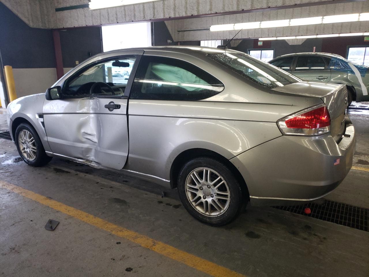 Изображение 2 2008 FORD FOCUS SE 2008 с VIN 1FAHP33N78W110811