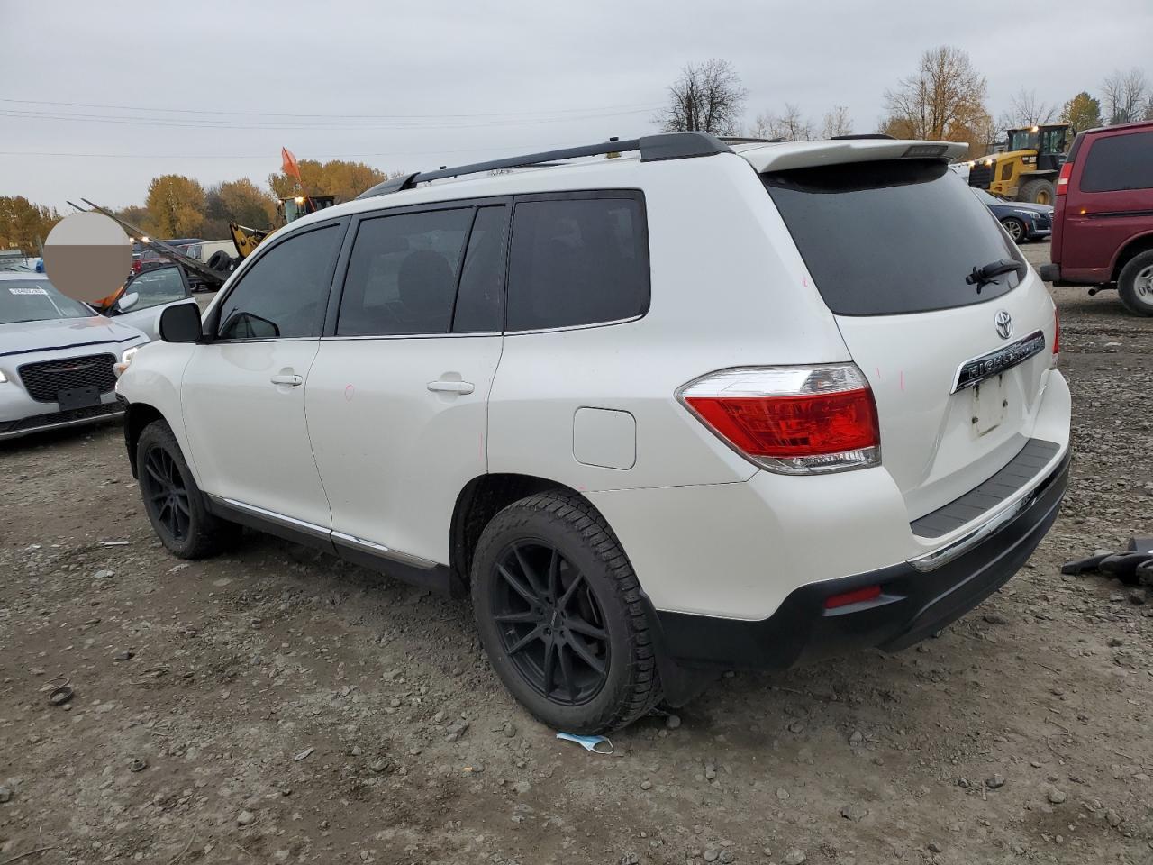 Изображение 2 2013 TOYOTA HIGHLANDER BASE 2013 с VIN 5TDBK3EH1DS227686