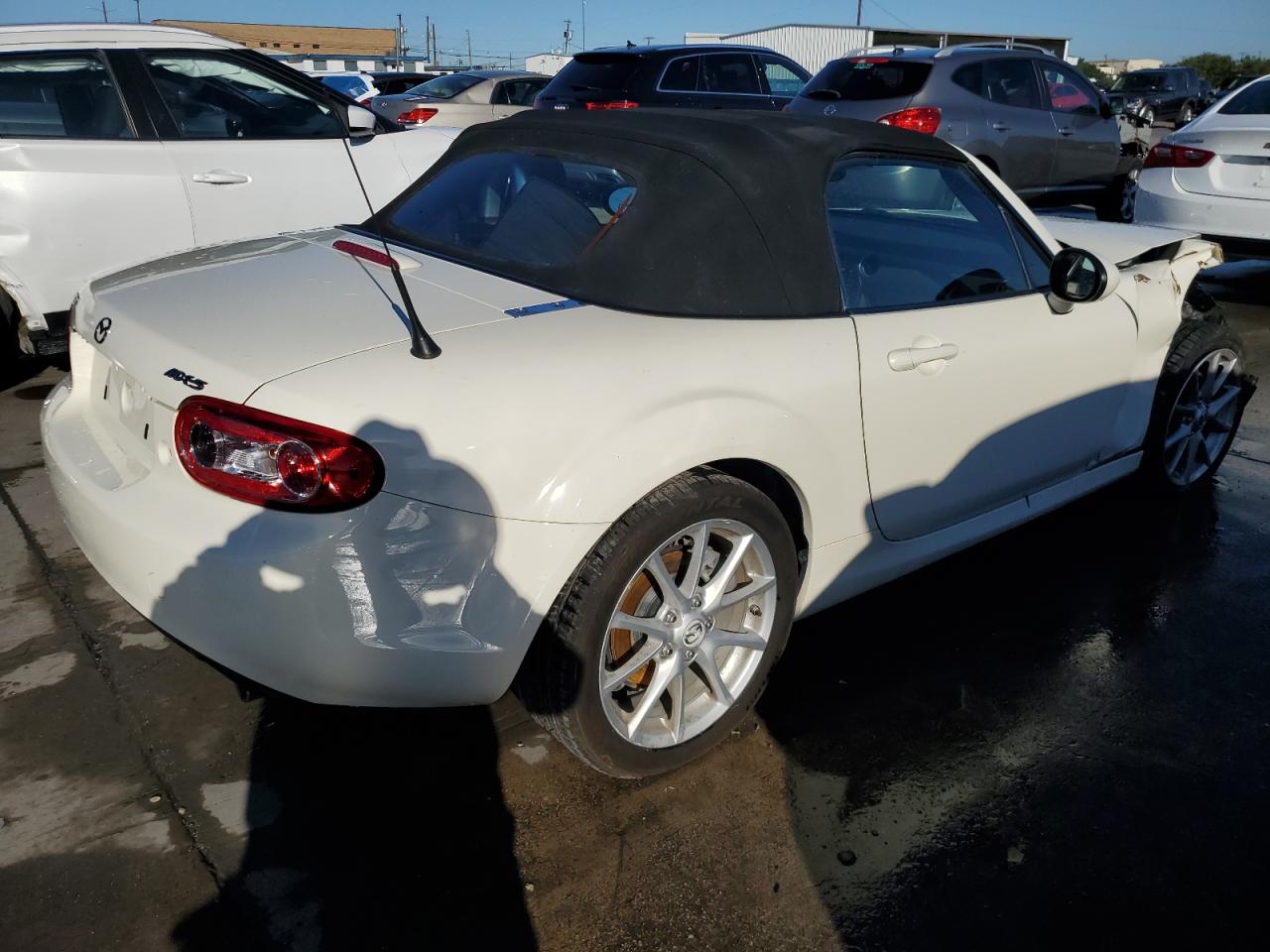 Image 3 of 2009 MAZDA MX-5 MIATA  2009 with VIN JM1NC25F190202266