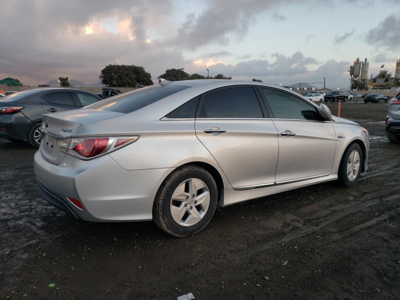 Image 3 of 2012 HYUNDAI SONATA HYBRID 2012 with VIN KMHEC4A41CA042449