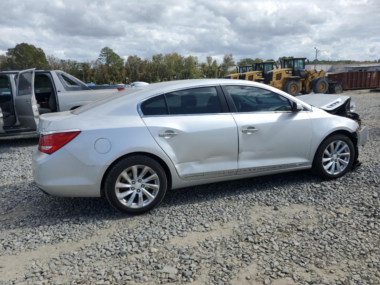 Изображение 3 2015 BUICK LACROSSE  2015 с VIN 1G4GA5G33FF339846