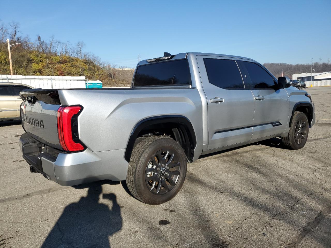 Obraz 3 z 2023 TOYOTA TUNDRA CREWMAX PLATINUM 2023 z VIN 5TFNA5DB0PX093034