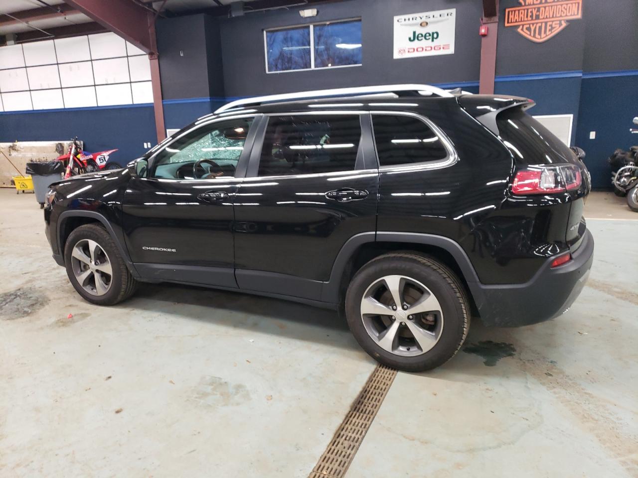 Image 2 of 2020 JEEP CHEROKEE LIMITED 2020 with VIN 1C4PJMDX3LD637164