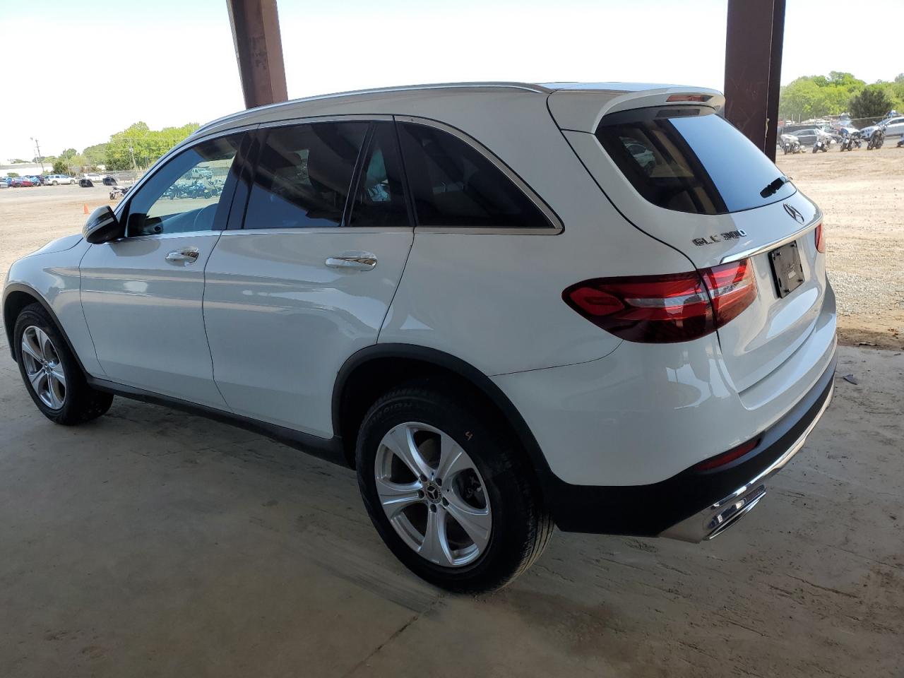 Image 2 of 2018 MERCEDES-BENZ GLC 300 2018 with VIN WDC0G4JB5JV088724