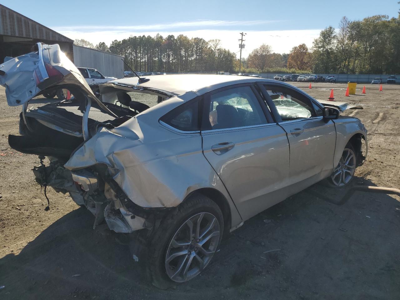 Изображение 3 2017 FORD FUSION S 2017 с VIN 3FA6P0G77HR402740