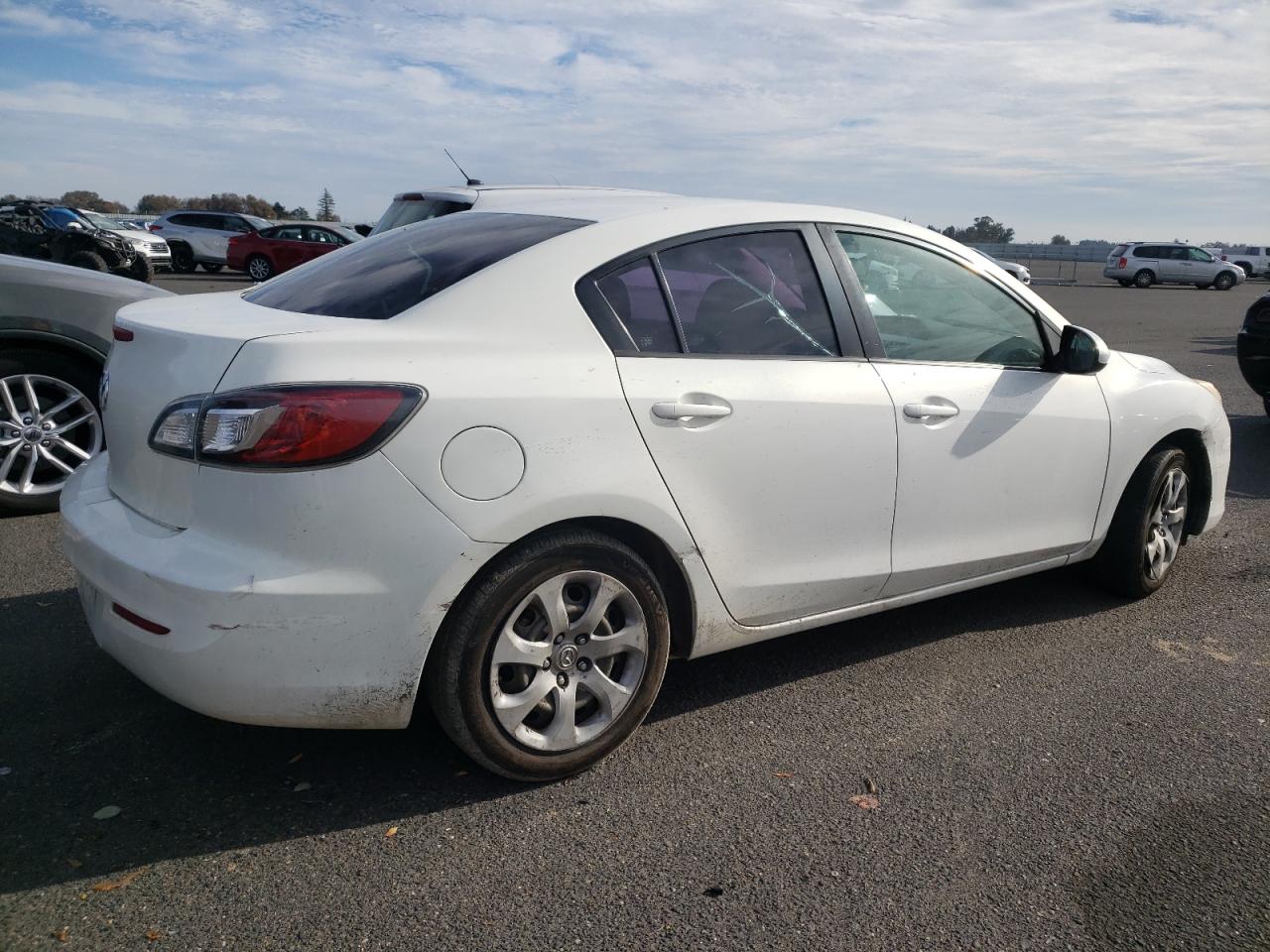 Изображение 3 2013 MAZDA 3 I 2013 с VIN JM1BL1TG1D1812308