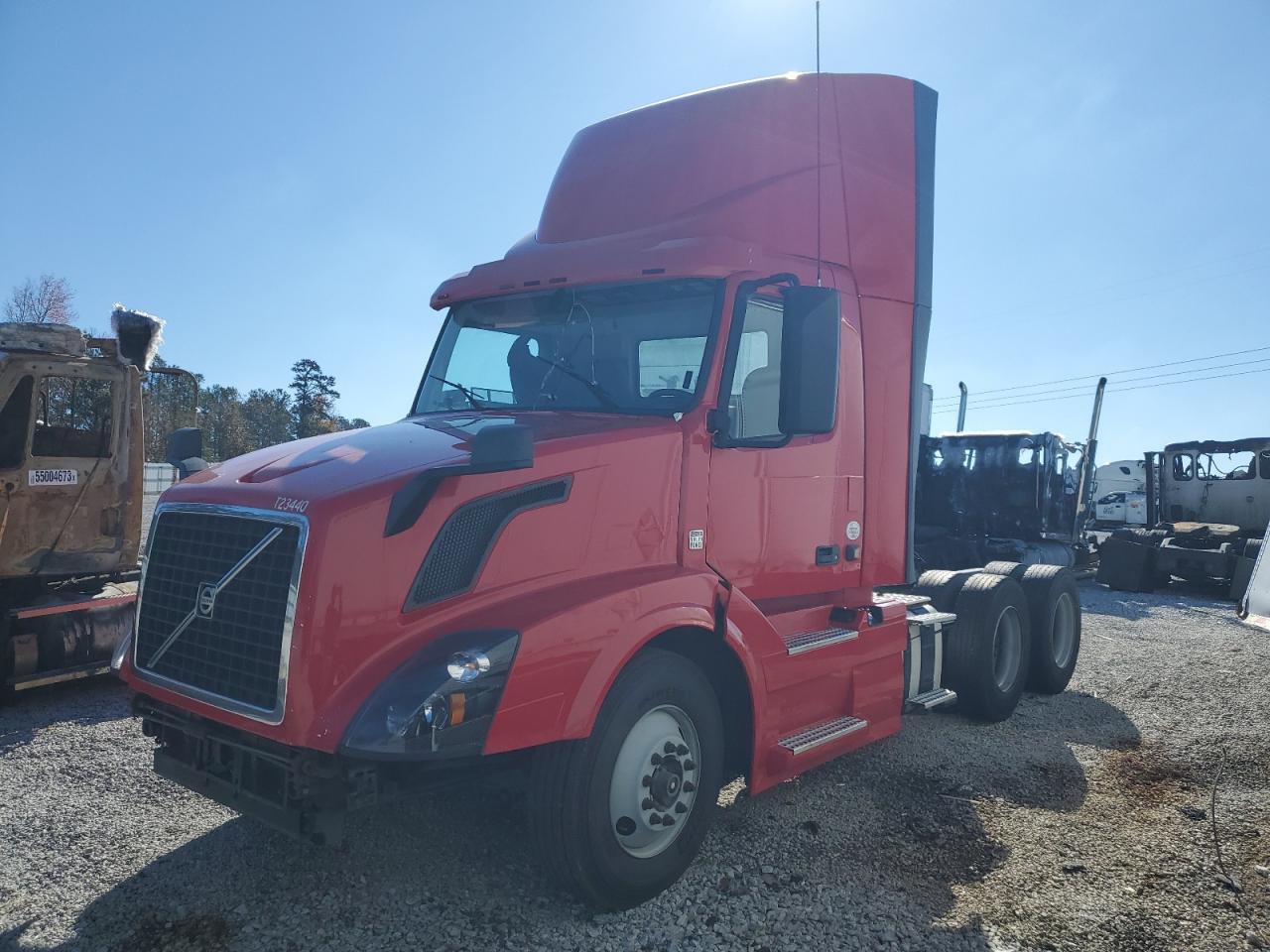 Image 2 of 2018 VOLVO VN VNL 2018 with VIN 4V4NC9EG9JN996978