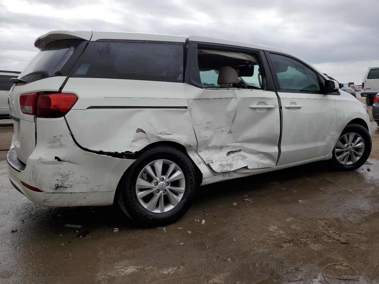 Obraz 3 z 2016 KIA SEDONA L 2016 z VIN KNDMA5C11G6120476