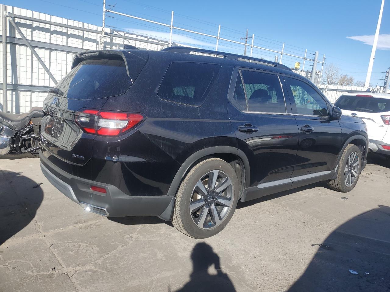 Изображение 3 2023 HONDA PILOT TOURING 2023 с VIN 5FNYG1H70PB000923