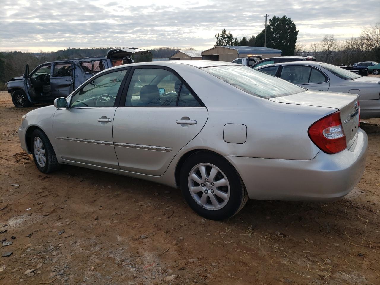 Image 2 of 2002 TOYOTA CAMRY LE 2002 with VIN JTDBF30K520033489