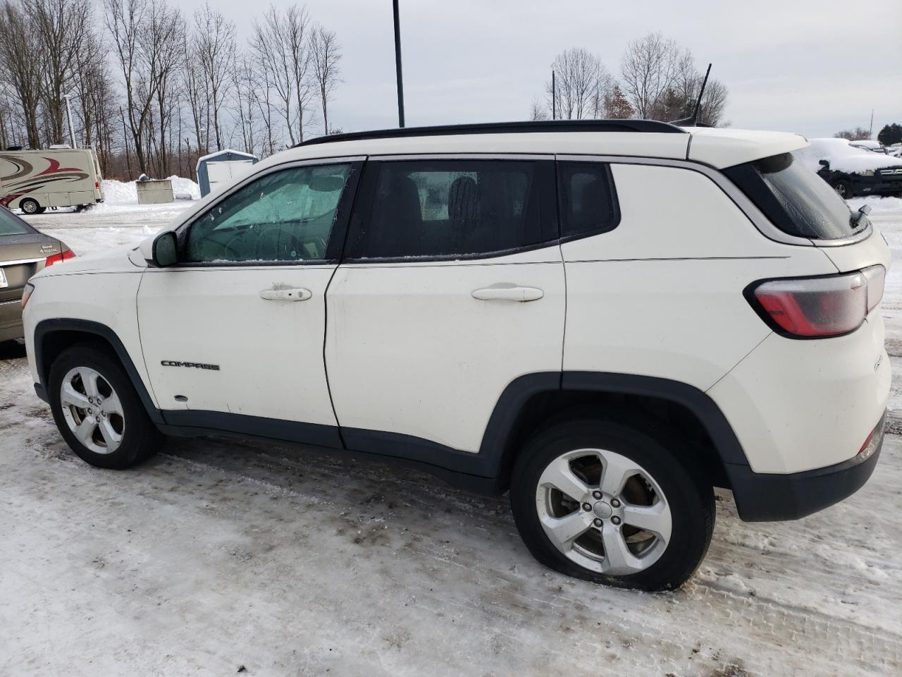 Image 2 of 2018 JEEP COMPASS LATITUDE 2018 with VIN 3C4NJDBB3JT315064